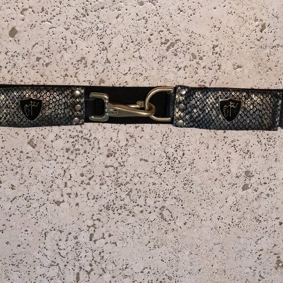 BELT BLACK KNIGHT FINE EQUESTRIAN STRETCHY BLACK & GOLD WITH LOGO.... AS NEW*** - Picture 1 of 3